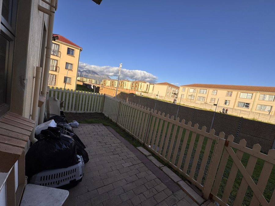 To Let 2 Bedroom Property for Rent in Guldenland Western Cape